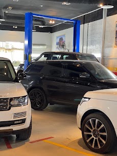 Range Rover Garage In Sharjah