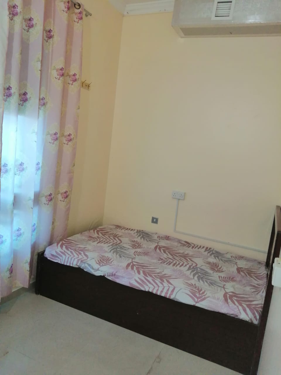 Partitions In Bur Dubai For Couples In Aed 1400 To 2000 Inclusive All, C,ac, Gas, Dewa, Wifi