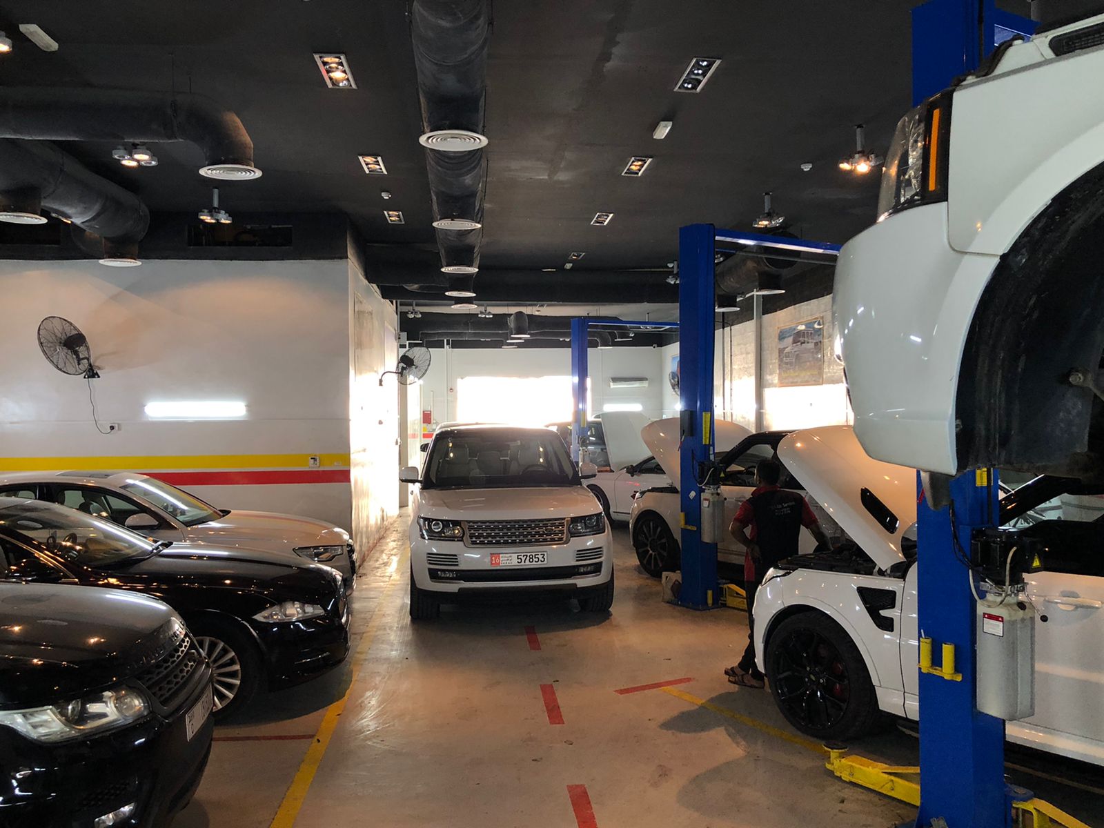Range Rover And Rolls Royce Services Workshop In Dubai