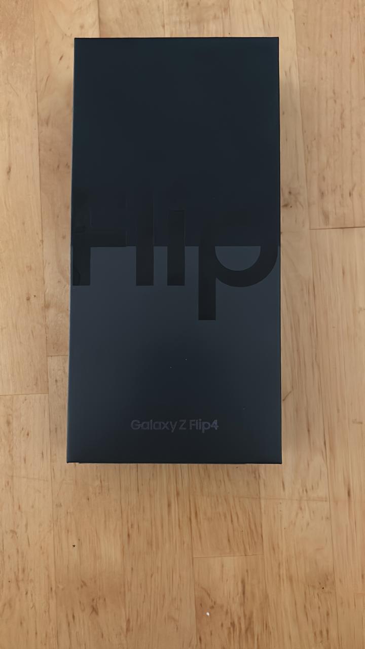 Samsung Galaxy Z Flip 4 512 Gb in Dubai