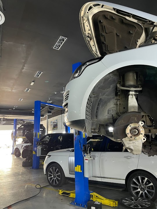 Range Rover Auto Repairing Center In Sharjah