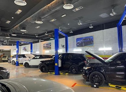 Land Rover Services Center In Sharjah