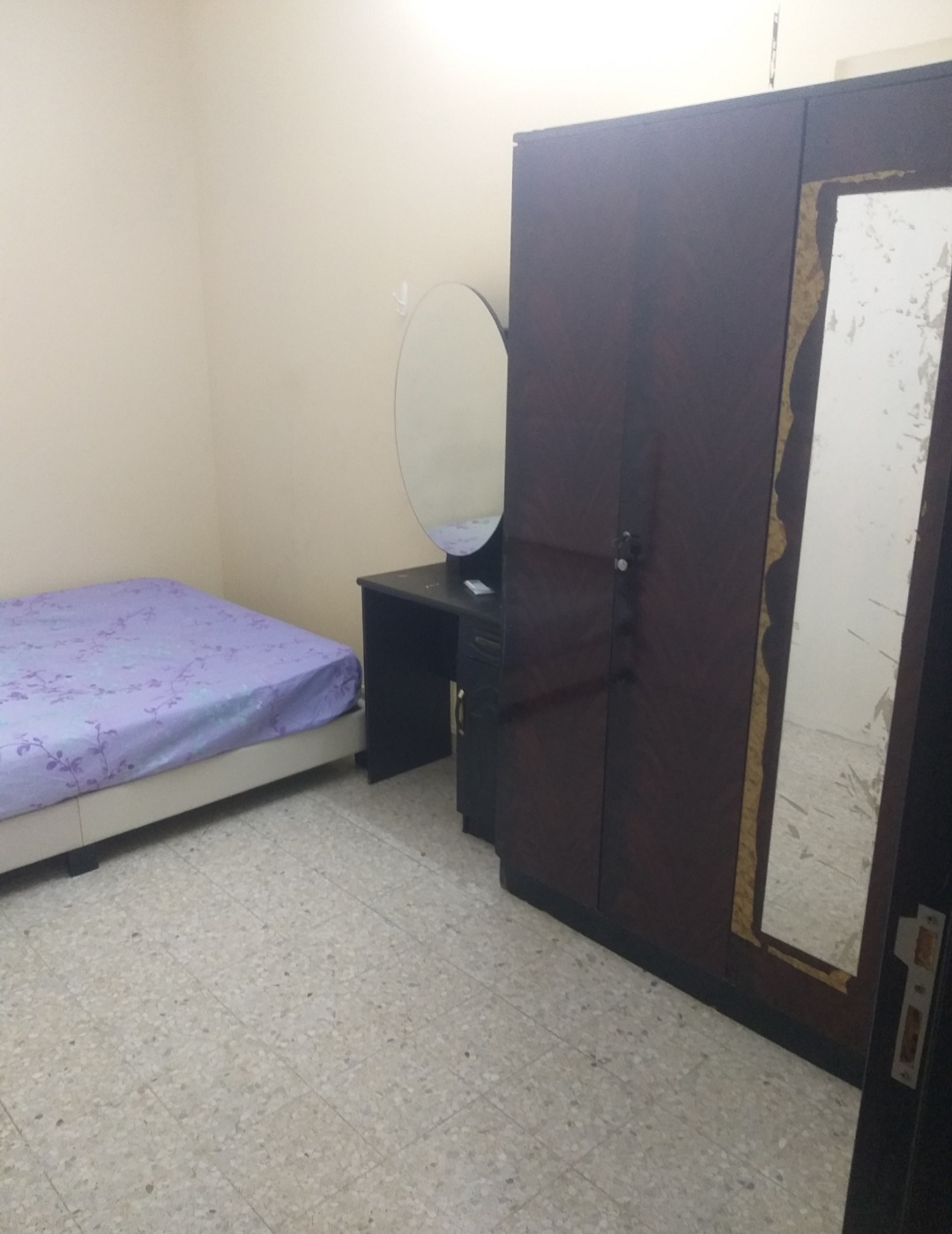 2100 Including Dewa Fully Furnished Partition Room Available Near Karama Adcb Metro Station