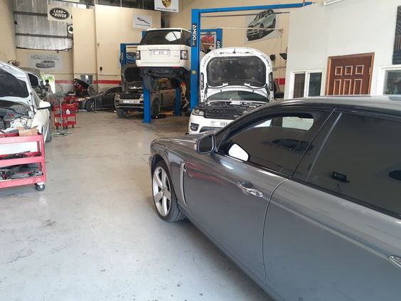 Range Rover Garage In Sharjah