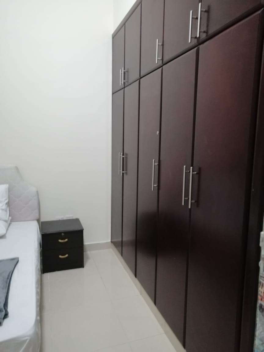 Closed Partition Room Inside Master Bedroom With Big Wardrobe And Sharing Bathroom