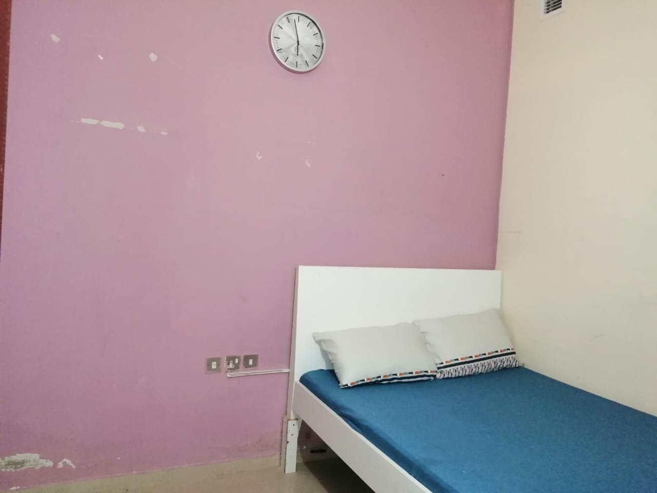 Full Furnished Covered Partitions For Couples In Aed 1400 To 1800 Inclusive All Bur Dubai