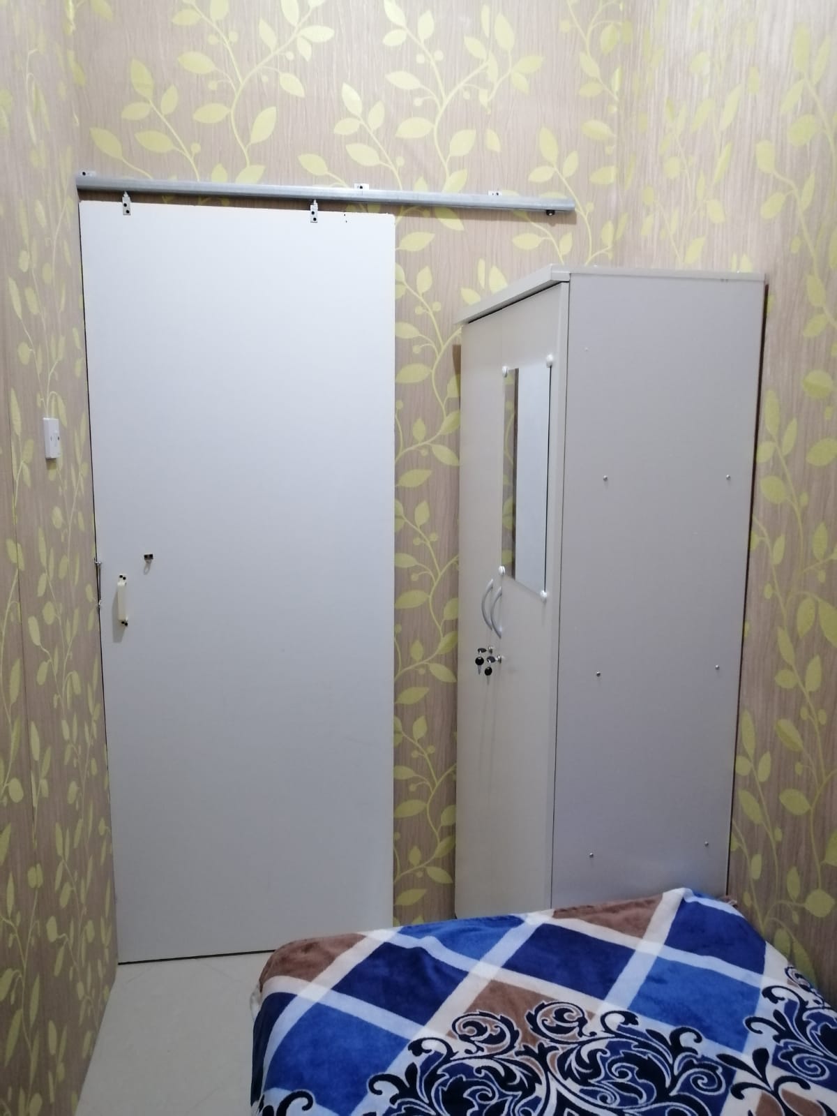 Closed Partition Room With Sharing Bathroom For Single