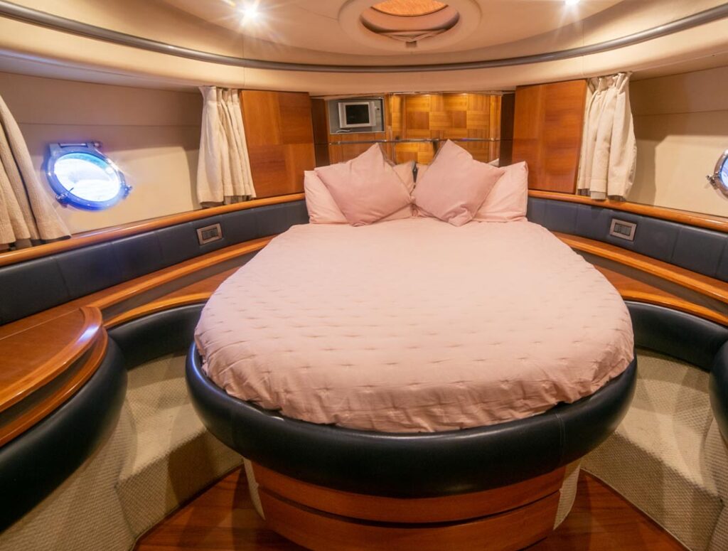 Azimut 50ft in Dubai