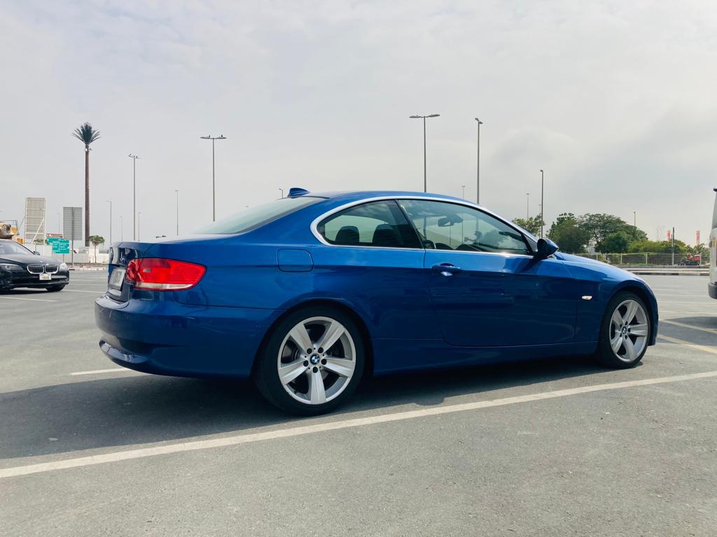 Bmw 330i Coupe 2009 for Sale in Dubai