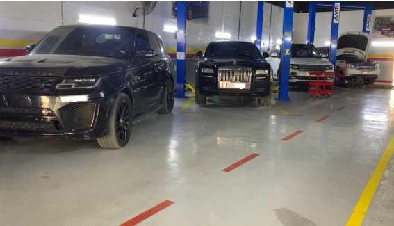 Range Rover And Land Rover Garage In Dubai
