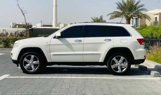 Grand Cherokee Ll Sunroof Ll 5 7 V8 4wd Ll Gcc