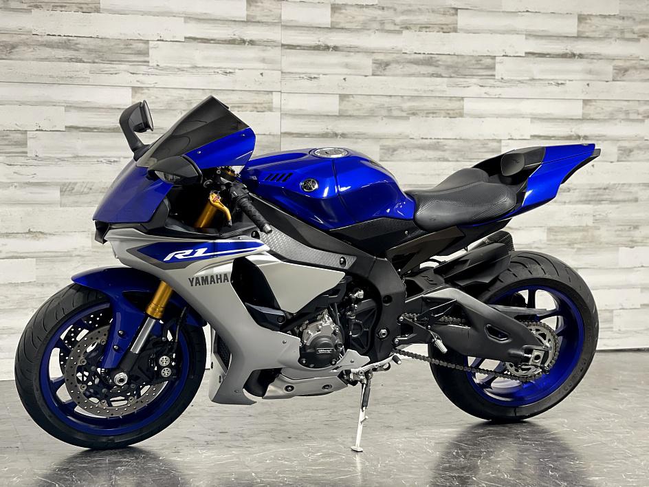 2016 Yamaha R1 Available in Dubai