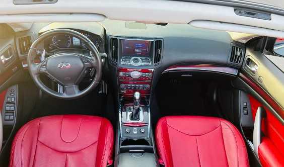 Infiniti G37 2012 Convertible for Sale in Dubai