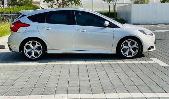 Ford Focus St Ll Service History Ll 2 0 V4 Fwd Ll Gcc Ll Mid Option
