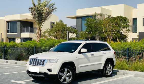 Grand Cherokee Ll Sunroof Ll 5 7 V8 4wd Ll Gcc