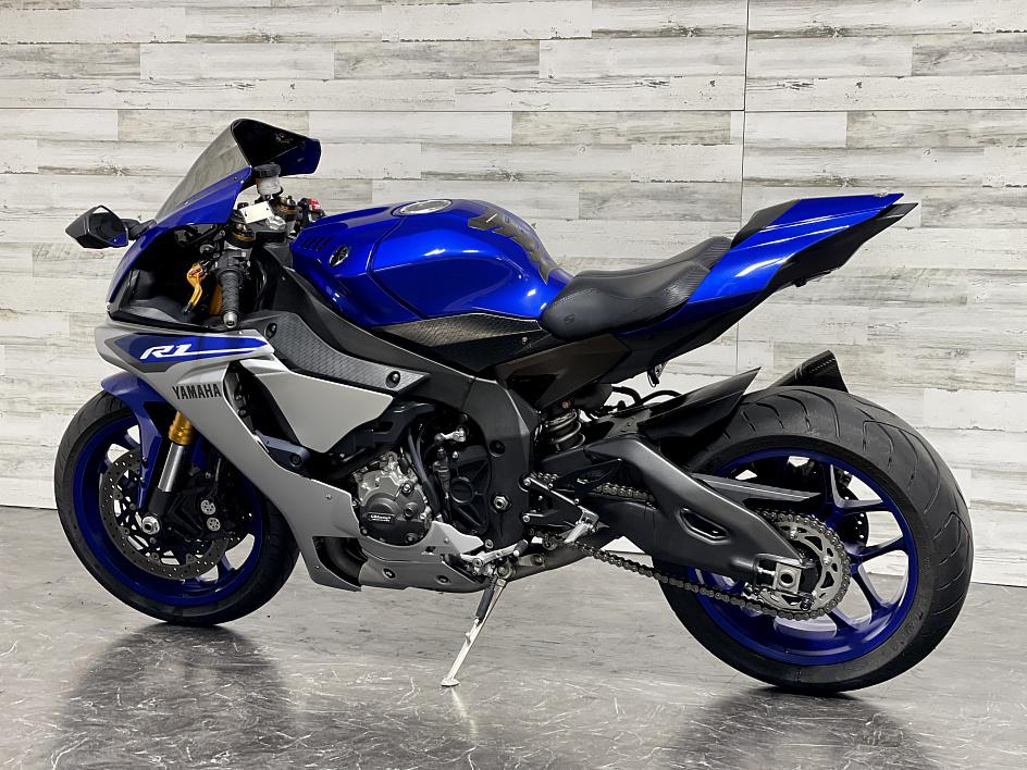 2016 Yamaha R1 Available in Dubai