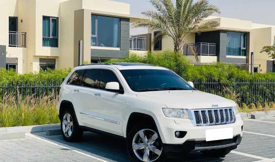 Grand Cherokee Ll Sunroof Ll 5 7 V8 4wd Ll Gcc