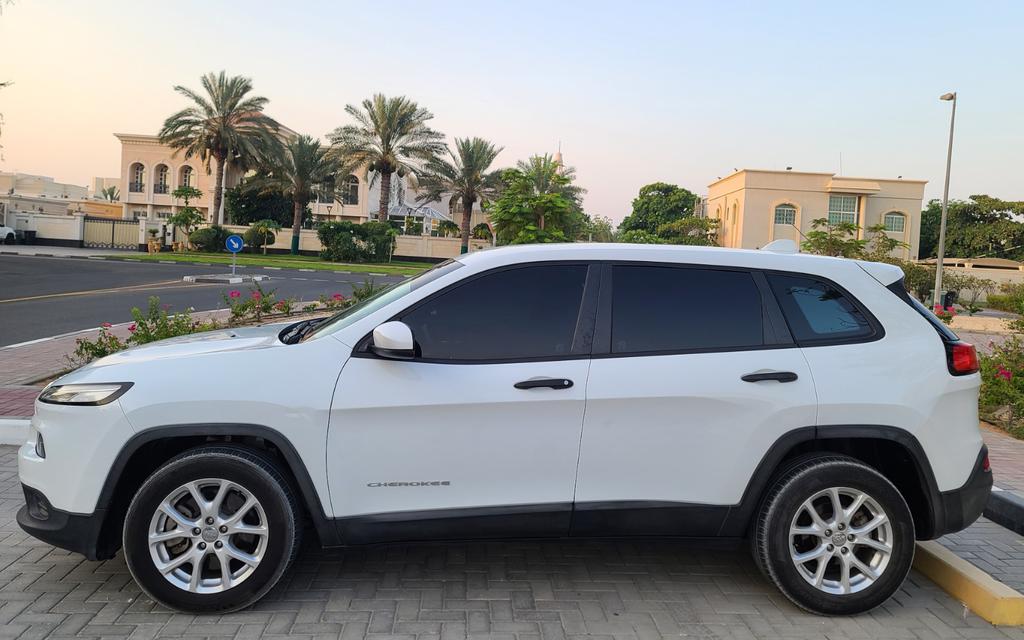 Jeep Cherokee Sport 2014 for Sale in Dubai