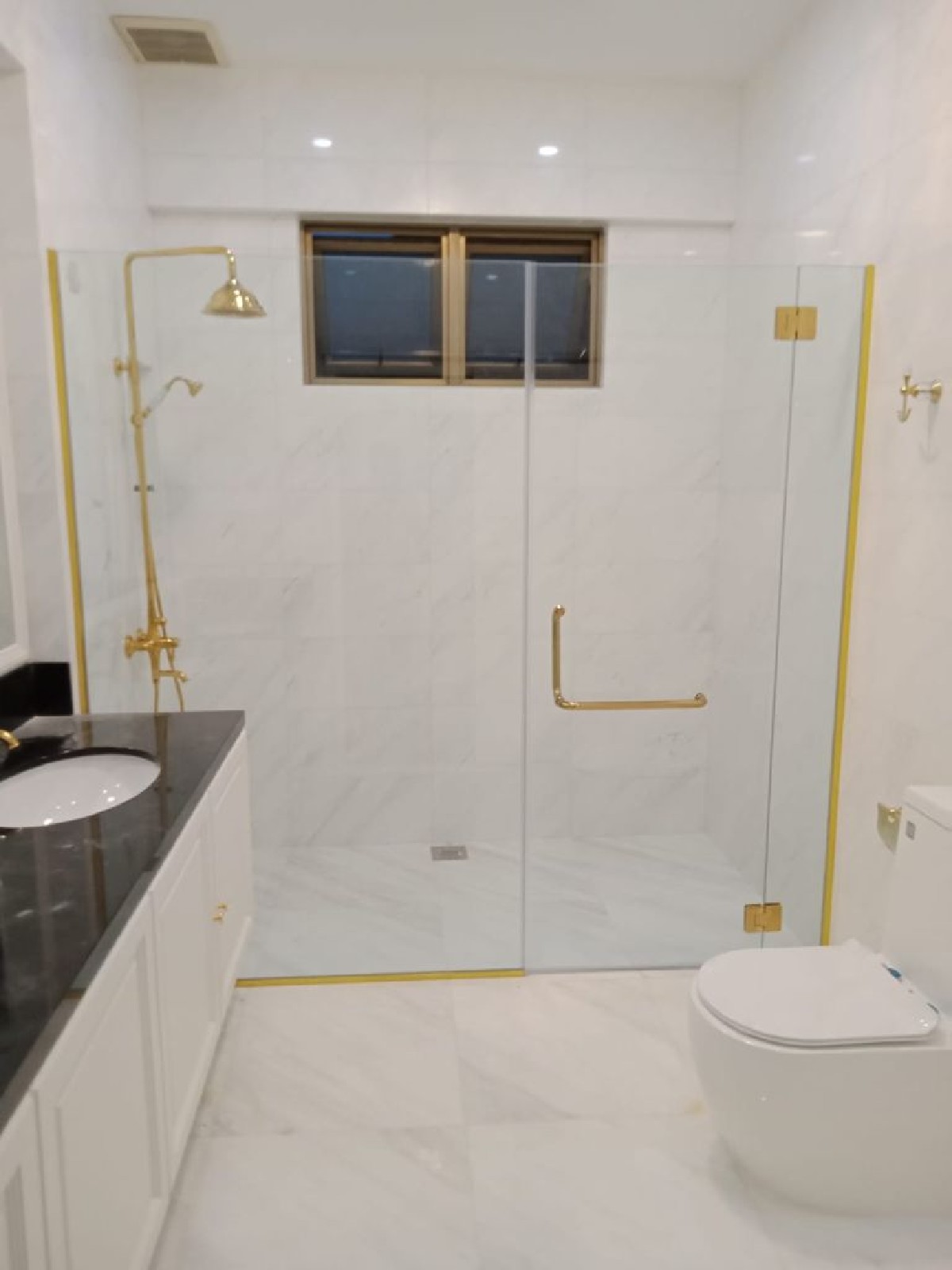 Shower Glass Contractor In Dubai