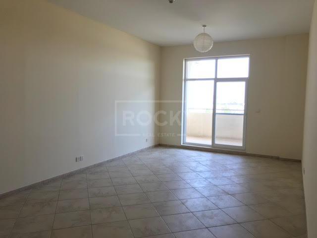 1 Bedroom Apartment  With Garden View In Motor City