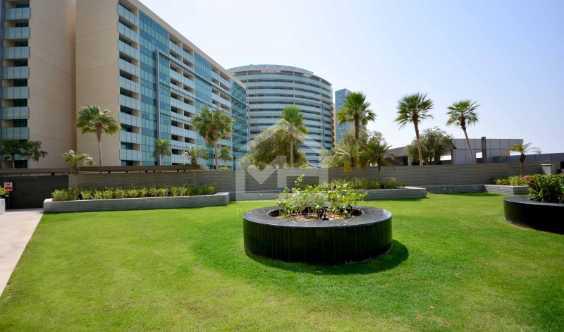 Relaxed Ambiance Canal View 1 Bedroom Apartment  W Private Balcony