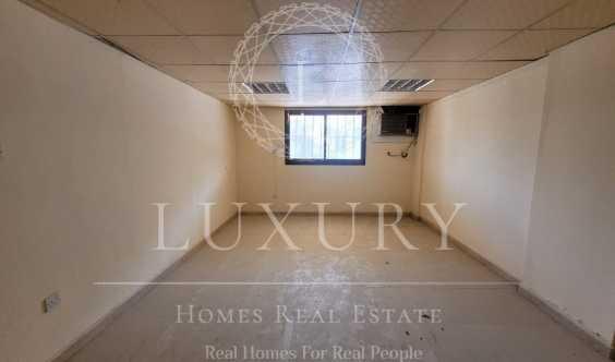 In Heart Of Town Walking Distance To Noor Hospital