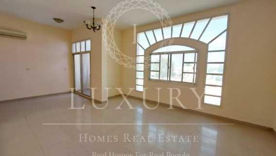 Peaceful Spacious With Balcony Near Park And Shops