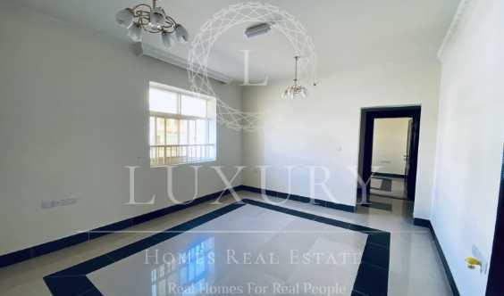 Beautiful And BRight Home With Basement Parking