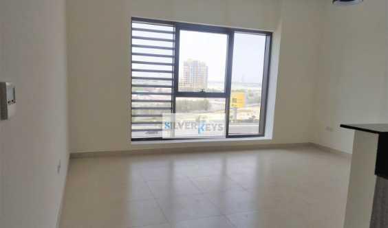 Best Offer Master Bedroom Apartment  Semi Closed Kitchen