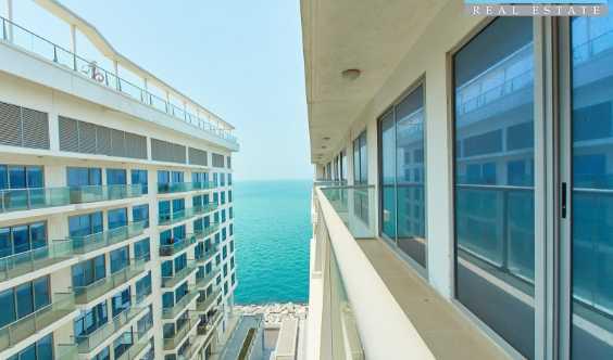 High Floor Immaculate Condition Free Chiller