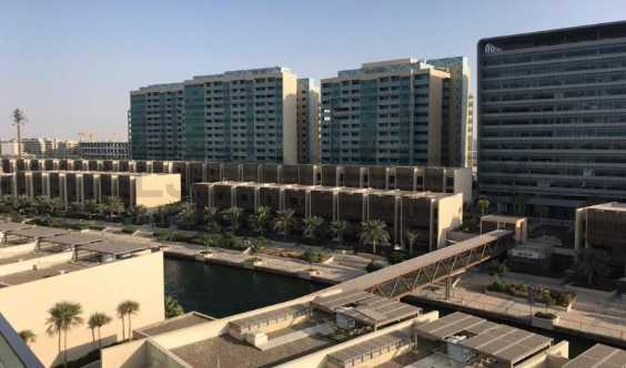 Vacant And Spacious High Flr Partial Canal View