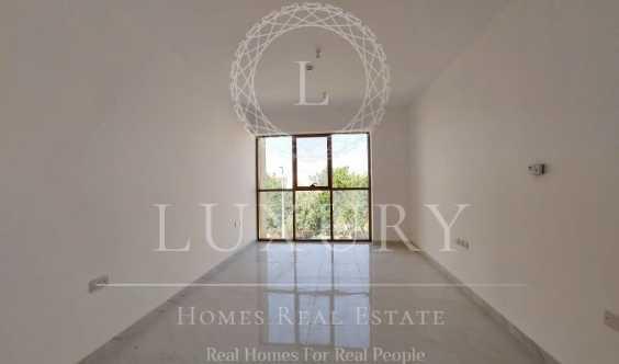 Beautiful BRand New High Quality With Balcony