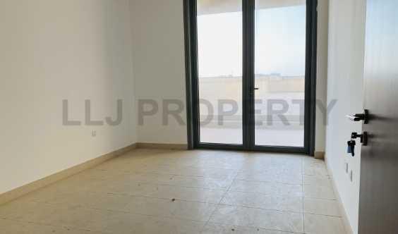 3 Bedrooms Apartment  Townhouse Sea View 0 Commission 6 Chqs