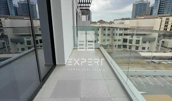 Best Studio Apartment  With Balcony Near Miracle Garden