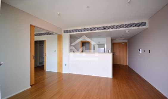 Relaxed Ambiance Canal View 1 Bedroom Apartment  W Private Balcony