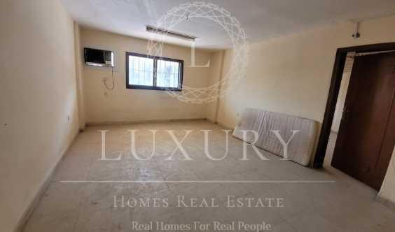 In Heart Of Town Walking Distance To Noor Hospital