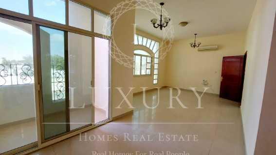 Peaceful Spacious With Balcony Near Park And Shops