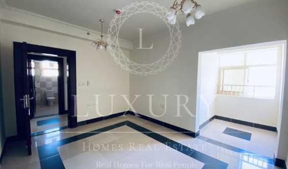 Beautiful And BRight Home With Basement Parking
