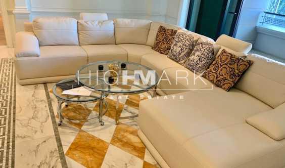 Furnished 2 Bedrooms Apartment  With Relaxing Creek And Pool Views