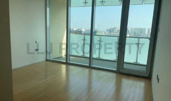 Spacious And BRight Vacant City View Laundry Rm