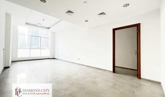 Spacious 1 Bedroom Apartment  Marina Views Available Now