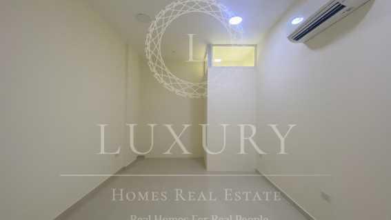 Amazing BRand New With High Quality Near Markets