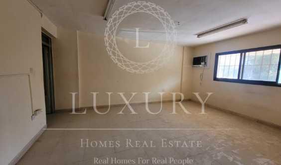 In Heart Of Town Walking Distance To Noor Hospital