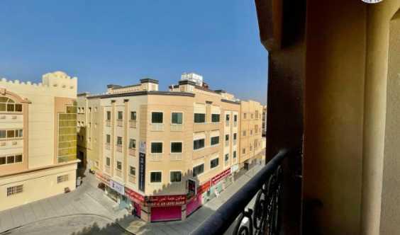 Spacious 1 Bedroom Hall Flat With Split Ductedac Available In University Roa