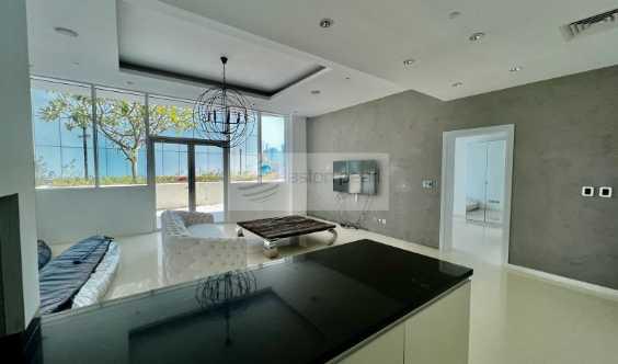 Exclusive Spacious Privateterrace Upgraded Mustsee