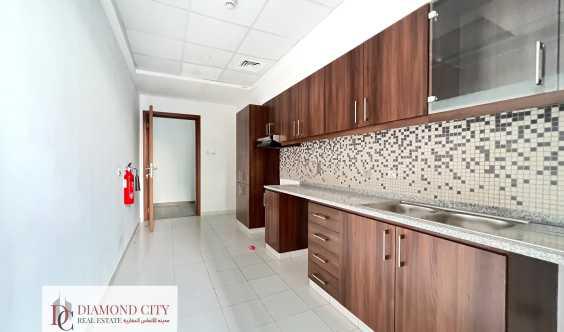 Spacious 1 Bedroom Apartment  Marina Views Available Now