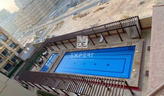 1 Spacious Bedroom Apartment  Manhattan Pool View
