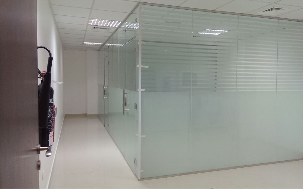 Phone 055 2196 236 For Office Glass Partition, Shower Glass, Aluminum, And Gym Mirror