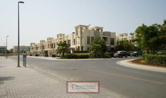 Landscaped Ready To Move In Middle Unit