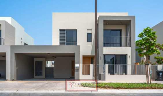 Large Plot Close To Park Rented Villa in Dubai